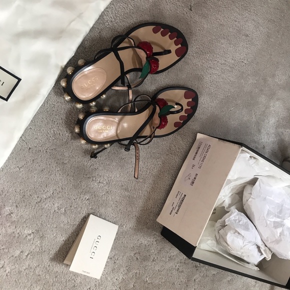 Gucci cherry sandals - Picture 1 of 4